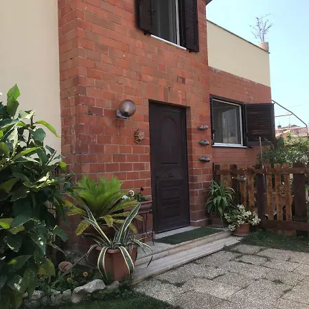 Mirella's House Viaverona 住宿加早餐酒店 *